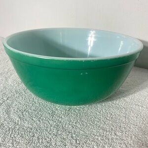 Vintage PYREX 1950’s Primary Colours Green #403 2.5qt Large Mixing Bowl